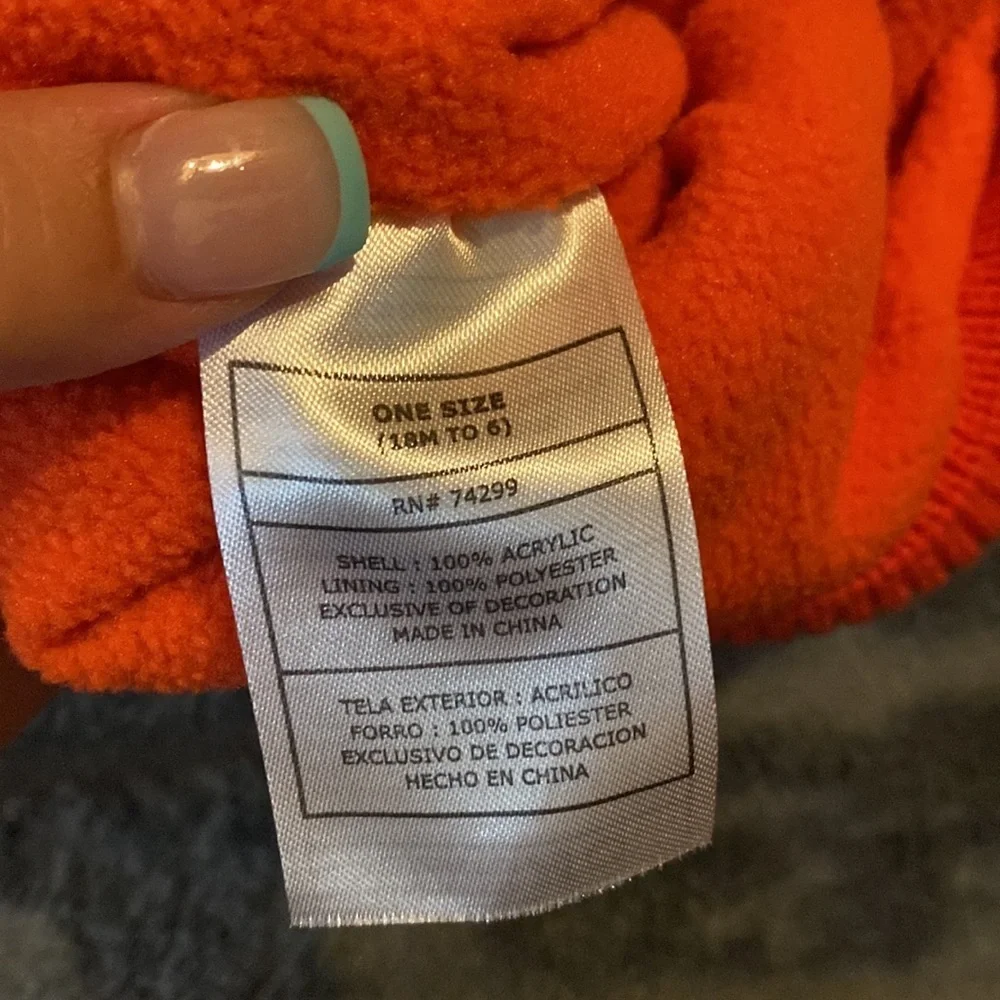 NWOT SNOZU Kids Winter Hat